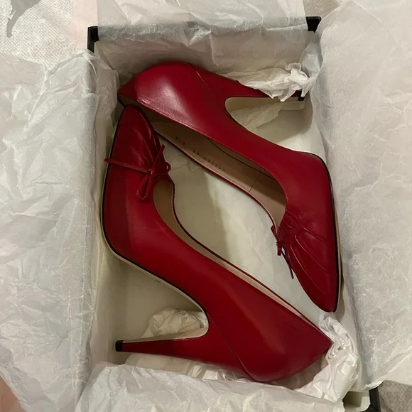 Gucci Nappa Charlotte Bow High Heel Pumps